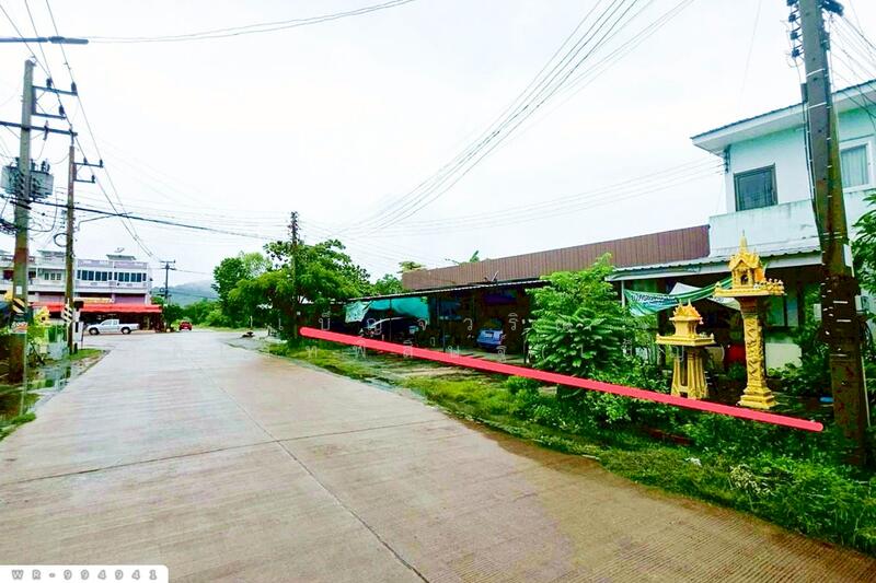 For Sale - WR-994941 Land with buildings, Sakae Krang, 140 sq wah, Sri Uthai Road, Uthai Thani, near Uthai Than, Uthai Thani