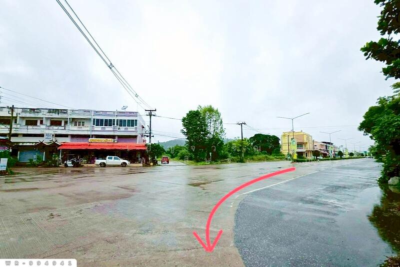 For Sale - WR-994941 Land with buildings, Sakae Krang, 140 sq wah, Sri Uthai Road, Uthai Thani, near Uthai Than, Uthai Thani