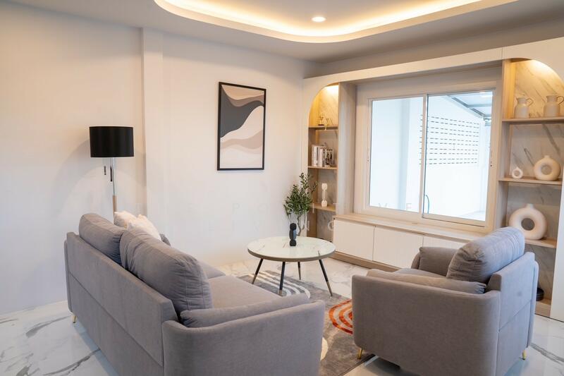 For Rent - Townhome near Varee School, Wat Ket Subdistrict, Mueang Chiang Mai., Chiang Mai