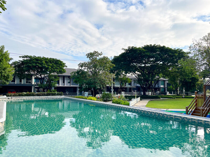 สระว่ายน้ำ