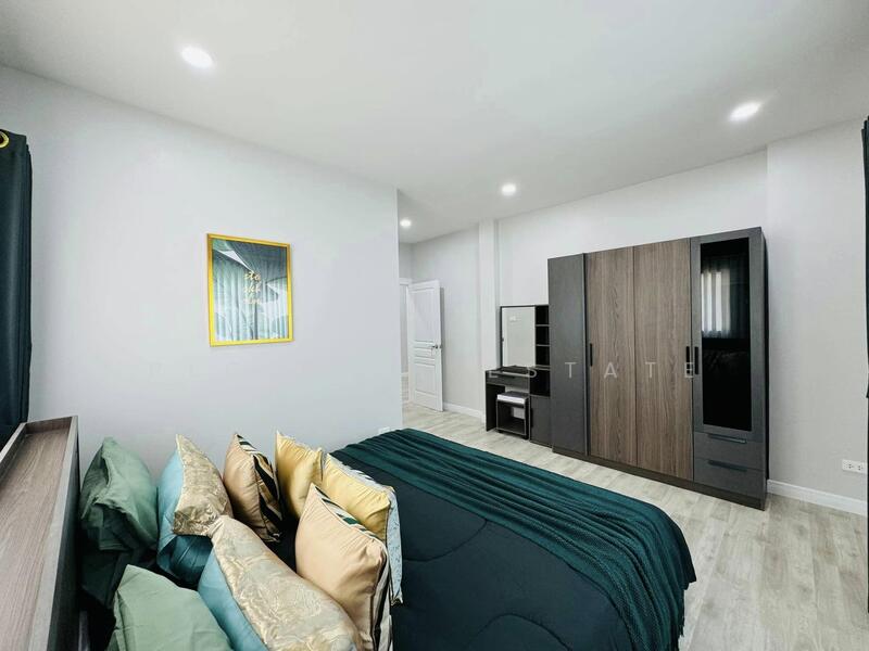 Pool Villa 4-Bedroom in North Pattaya, Chon Buri (Pattaya), Bang Lamung, Bang Lamung (Pattaya), Chon Buri (Pattaya), 4 Bedrooms, 350 sqm, Single Detached House For Sale, by PLC Real Estate, 500052774 - DDproperty.com