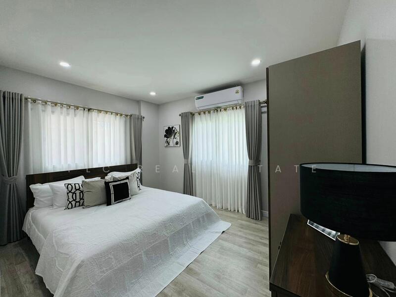 Pool Villa 4-Bedroom in North Pattaya, Chon Buri (Pattaya), Bang Lamung, Bang Lamung (Pattaya), Chon Buri (Pattaya), 4 Bedrooms, 350 sqm, Single Detached House For Sale, by PLC Real Estate, 500052774 - DDproperty.com