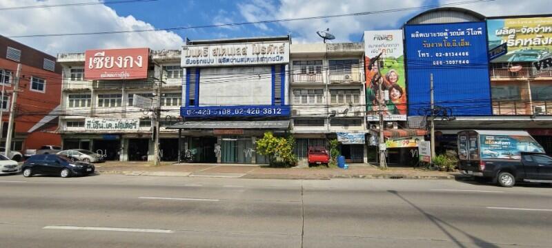 For Sale - อาคารพาณิชย์ 3 ชั้นครึ่ง 3 คูหา ติดถนนเพชรเกษม, Nakhon Pathom