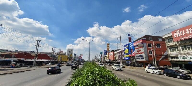 For Sale - อาคารพาณิชย์ 3 ชั้นครึ่ง 3 คูหา ติดถนนเพชรเกษม, Nakhon Pathom