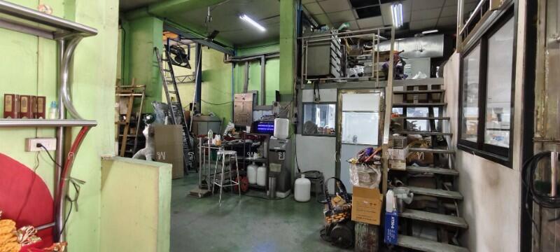 For Sale - อาคารพาณิชย์ 3 ชั้นครึ่ง 3 คูหา ติดถนนเพชรเกษม, Nakhon Pathom