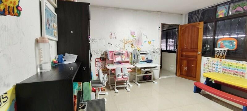 ขาย - อาคารพาณิชย์ 3 ชั้นครึ่ง 3 คูหา ติดถนนเพชรเกษม, นครปฐม