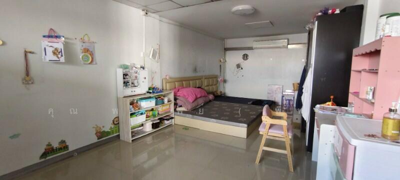 For Sale - อาคารพาณิชย์ 3 ชั้นครึ่ง 3 คูหา ติดถนนเพชรเกษม, Nakhon Pathom