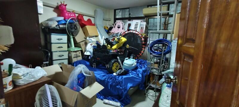 ขาย - อาคารพาณิชย์ 3 ชั้นครึ่ง 3 คูหา ติดถนนเพชรเกษม, นครปฐม