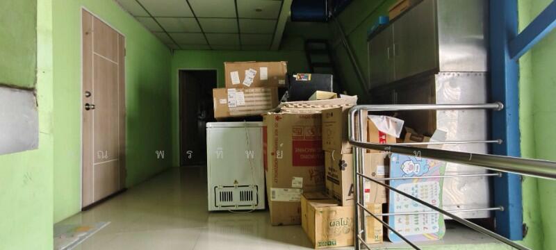 For Sale - อาคารพาณิชย์ 3 ชั้นครึ่ง 3 คูหา ติดถนนเพชรเกษม, Nakhon Pathom