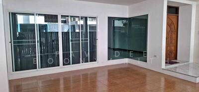 ขาย - ทาวน์เฮ้าส์ 3-ห้องนอน, กรุงเทพ