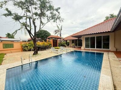 ขาย - ขายบ้านวิลล่าพร้อมสระว่ายน้ำส่วนตัว 4 ห้องนอน ในห้วยใหญ่, ชลบุรี