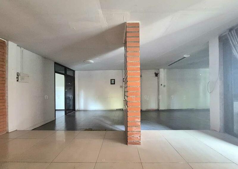 For Sale - บ้านแฝด 2 ชั้น สร้างเอง ซอยรามอินทรา 8 แยก 5, Bangkok