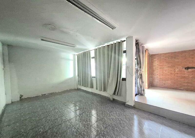 For Sale - บ้านแฝด 2 ชั้น สร้างเอง ซอยรามอินทรา 8 แยก 5, Bangkok