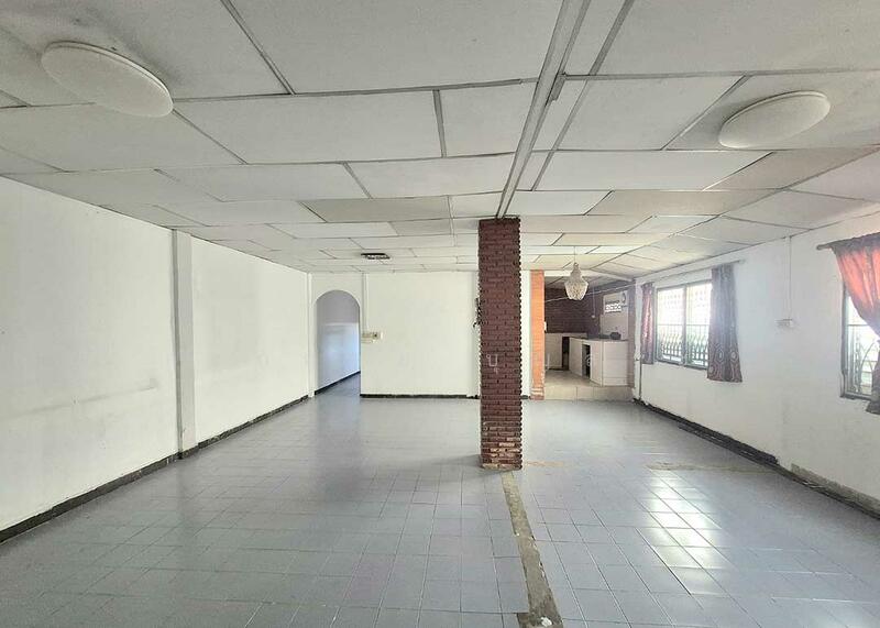 For Sale - บ้านแฝด 2 ชั้น สร้างเอง ซอยรามอินทรา 8 แยก 5, Bangkok