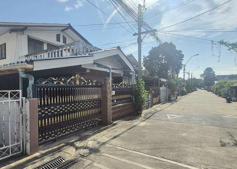 For Sale - บ้านแฝด 2 ชั้น สร้างเอง ซอยรามอินทรา 8 แยก 5, Bangkok