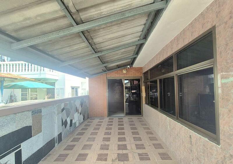 For Sale - บ้านแฝด 2 ชั้น สร้างเอง ซอยรามอินทรา 8 แยก 5, Bangkok