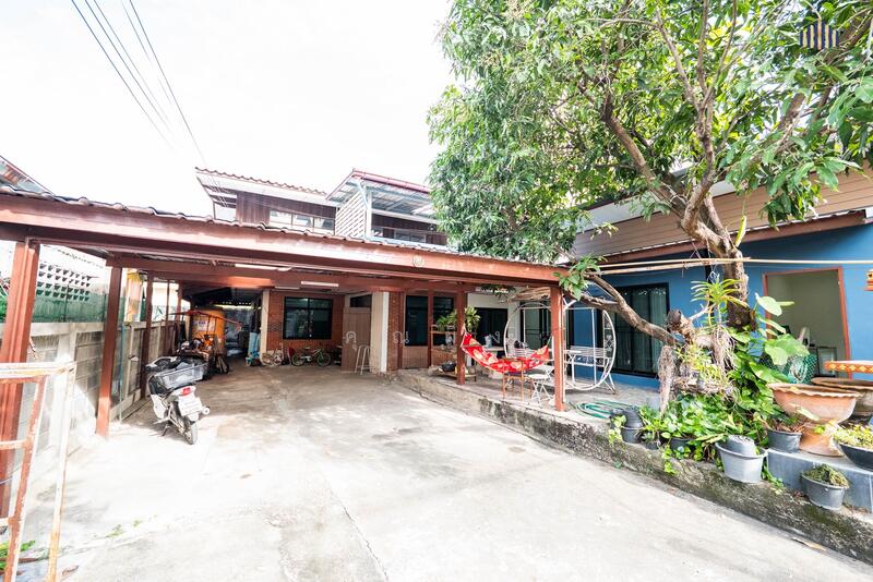 ขาย - ขายบ้านเดี่ยว ครึ่งไม้ครึ่งปูน พร้อมเรือนรับรองเพิ่งสร้างไม่นาน ซอยนวมินทร์69, กรุงเทพ