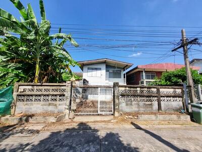 ขาย - ขายบ้านเดี่ยว 2 ชั้น ซอยรามอินทรา 13 แยก 4 เหมาะสำหรับอยู่อาศัย หรือปรับปรุงเป็นโฮมออฟฟิศก็ได้, กรุงเทพ