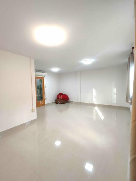 ขาย - ทาวน์เฮ้าส์ 3-ห้องนอน, กรุงเทพ