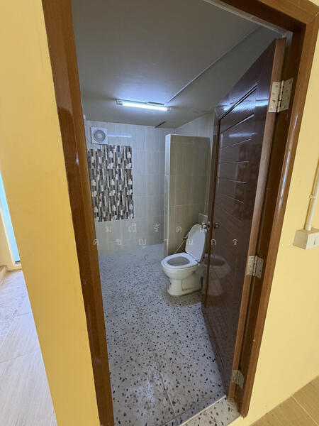 ห้องนํ้า ชั้น 2, 3