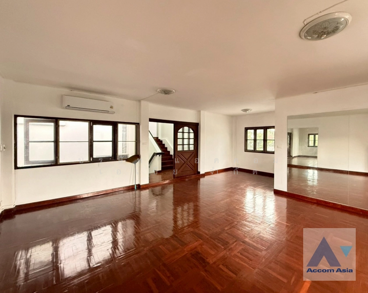 ให้เช่า - Home Office 7 Bedrooms Townhouse for Rent in Ramkhamhaeng, Bangkok, กรุงเทพ