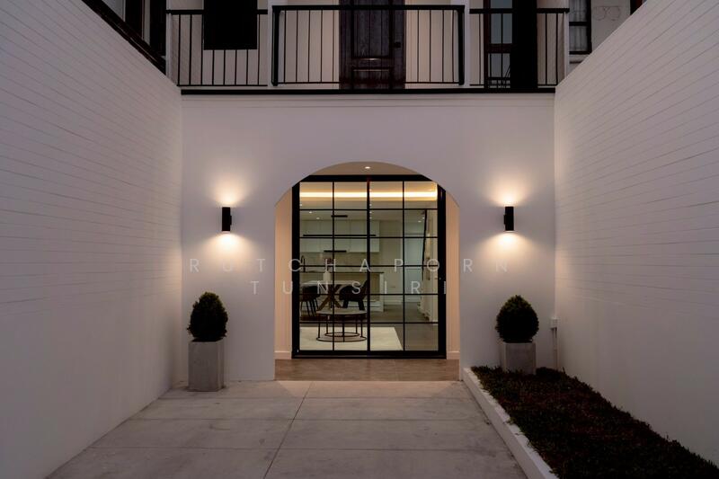 For Sale - ทาวน์โฮมรีโนเวทใหม่ ทำเลกลางเจ็ดยอด เชียงใหม่ เดินทางเพียง 1 km. To Maya - One Nimman, 1.5 km. To CM, Chiang Mai