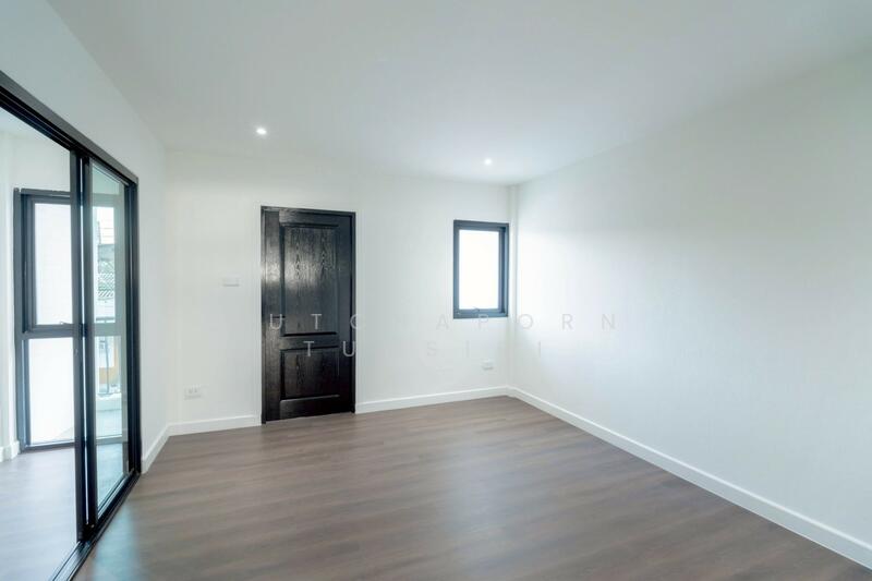 ขาย - ทาวน์โฮมรีโนเวทใหม่ ทำเลกลางเจ็ดยอด เชียงใหม่ เดินทางเพียง 1 km. To Maya - One Nimman, 1.5 km. To CM, เชียงใหม่