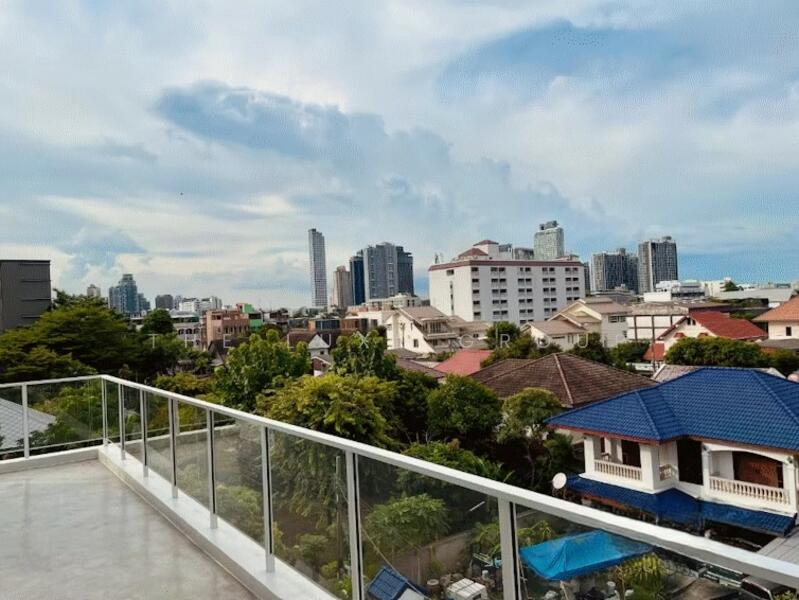 Home Office in Sukhumvit 56, Bangkok, Bang Chak, Phra Khanong, Bangkok, 4 Bedrooms, 500 sqm, Townhouse For Sale, by The Luxe Group, 500055746 - DDproperty.com