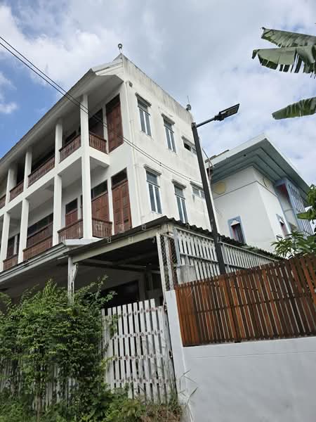 ขาย - ขายบ้านเดี่ยวเหมาะเป็นที่พักอาศัย โกดัง สำนักงานหรือทำห้องพักให้เช่า, กรุงเทพ