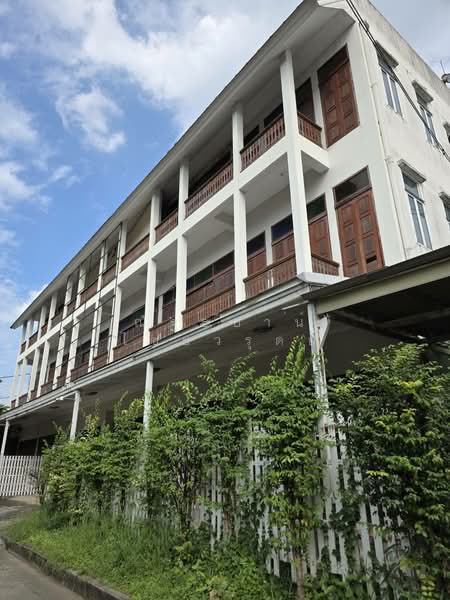 ขาย - ขายบ้านเดี่ยวเหมาะเป็นที่พักอาศัย โกดัง สำนักงานหรือทำห้องพักให้เช่า, กรุงเทพ