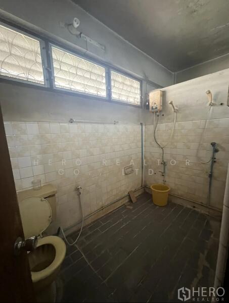 For Rent - For Rent Bangkok Shop House Sukhumvit Watthana BTS Ekkamai BRE26283, Bangkok