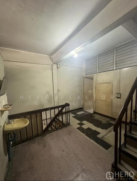 For Rent - For Rent Bangkok Shop House Sukhumvit Watthana BTS Ekkamai BRE26283, Bangkok