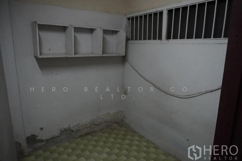 For Rent - For Rent Bangkok Shop House Sukhumvit Watthana BTS Ekkamai BRE26283, Bangkok