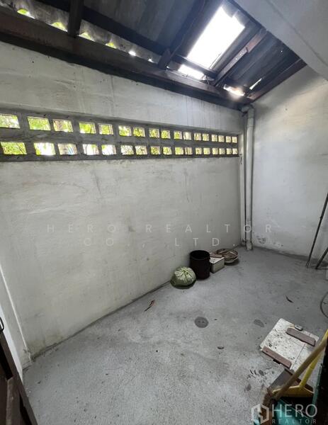 For Rent - For Rent Bangkok Shop House Sukhumvit Watthana BTS Ekkamai BRE26283, Bangkok