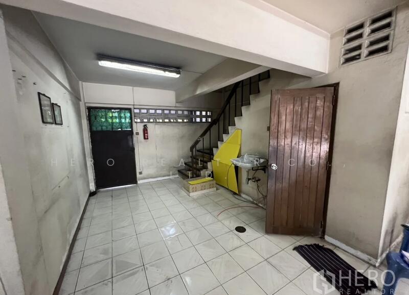 For Rent - For Rent Bangkok Shop House Sukhumvit Watthana BTS Ekkamai BRE26283, Bangkok