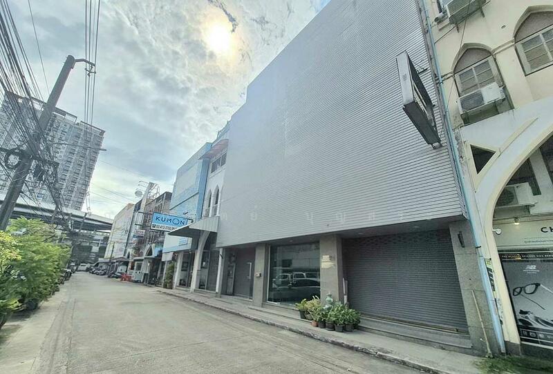 ขาย - ตึก 4 ชั้น 3 คูหา ( ติดกัน ) ซอยเพชรเกษม 84, กรุงเทพ