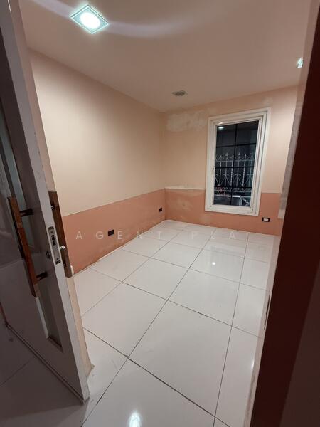 ให้เช่า - Commercial building for rent in Town in Town (SPSAD3713), กรุงเทพ