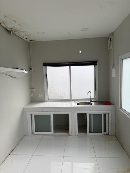 ให้เช่า - Commercial building for rent in Town in Town (SPSAD3713), กรุงเทพ