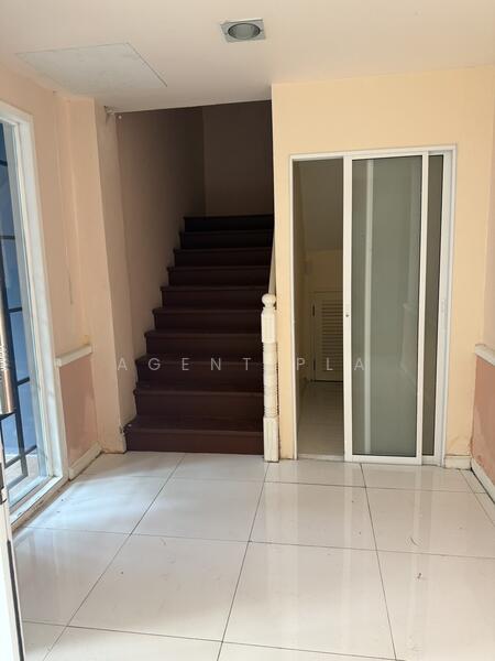 ให้เช่า - Commercial building for rent in Town in Town (SPSAD3713), กรุงเทพ