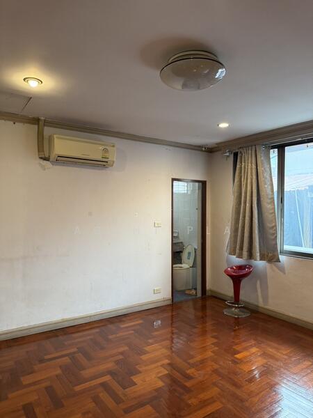 ให้เช่า - Commercial building for rent in Town in Town (SPSAD3713), กรุงเทพ