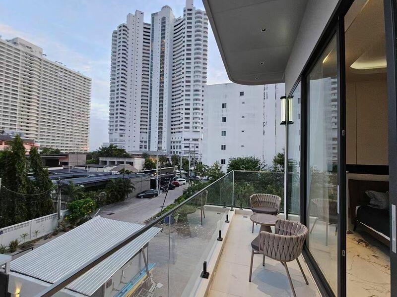 For Sale - Pool Villa 5 Bedrooms in Jomtien, Chon Buri (Pattaya)