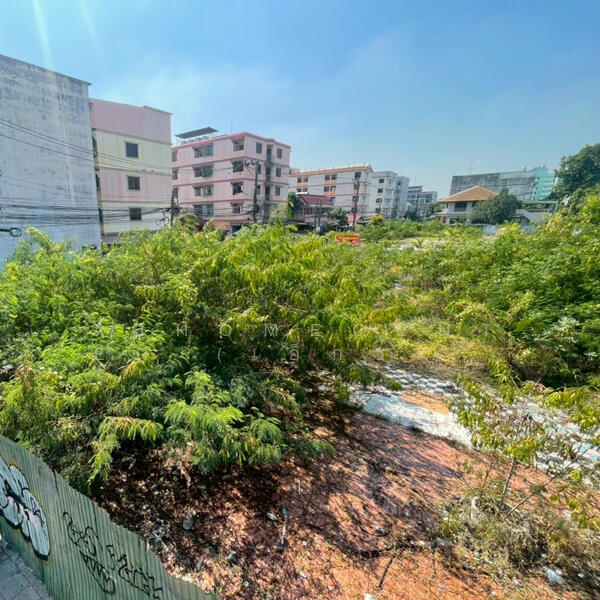 ขาย - ที่ดินปากซอยนวมินทร์69 ขนาด200 ตรว. แปลงมุม ติดถนน2ด้าน, กรุงเทพ