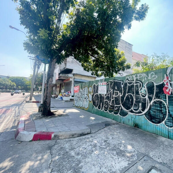 ขาย - ที่ดินปากซอยนวมินทร์69 ขนาด200 ตรว. แปลงมุม ติดถนน2ด้าน, กรุงเทพ