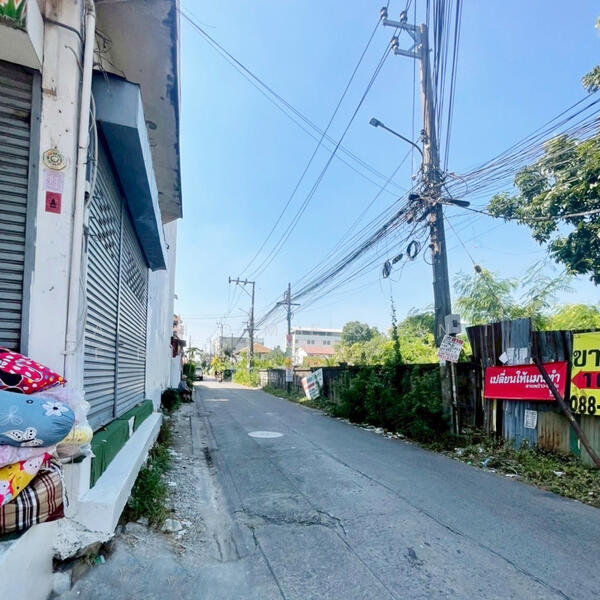 ขาย - ที่ดินปากซอยนวมินทร์69 ขนาด200 ตรว. แปลงมุม ติดถนน2ด้าน, กรุงเทพ