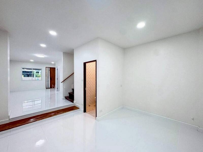 ขาย - หมู่บ้าน 84 แมนชั่น : Baan 84 Mansion, กรุงเทพ