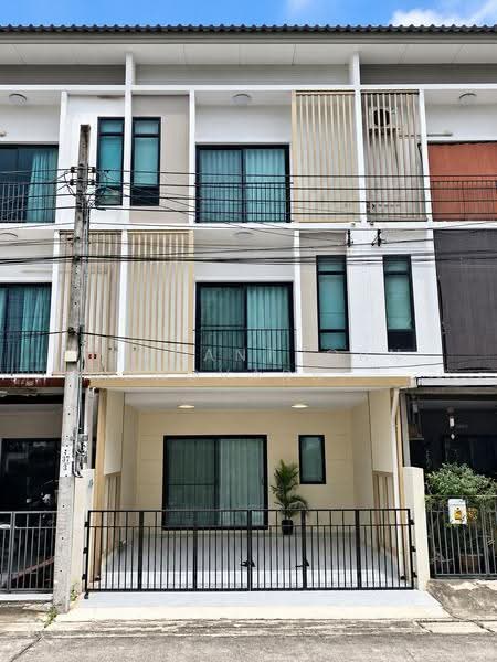 Patio Srinakarin-Rama 9, Bangkok, Krungthep Kreetha Road, Hua Mak, Bang Kapi, Bangkok, 4 Bedrooms, 190 sqm, Townhouse For Sale, by Thananthorn Wongvarnkaseam, 500059152 - DDproperty.com