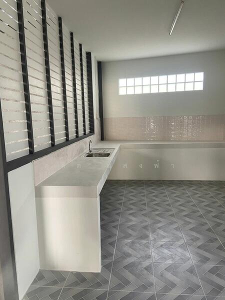 ให้เช่า - ให้เช่าโกดังสร้างใหม่ ผังส้มจุด 600 ตรม. ใกล้อมตะ ชลบุรี, ชลบุรี