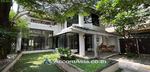 Pet friendly Renovated house with garden and charming wood interiors, กรุงเทพ