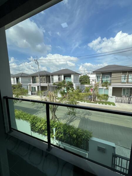 ขาย - พลีโน่ ทาวน์ สุขุมวิท-เทพารักษ์(ซ.จงศิริ)แต่งเป็นล้าน มีหลังเดียวติดถนนเมนใหญ่ใกล้ป้อมยาม, สมุทรปราการ