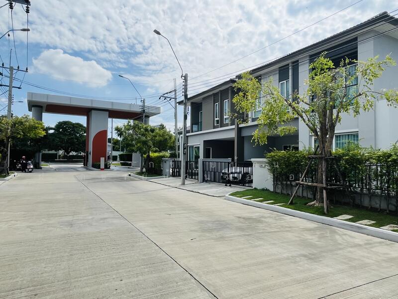 ขาย - พลีโน่ ทาวน์ สุขุมวิท-เทพารักษ์(ซ.จงศิริ)แต่งเป็นล้าน มีหลังเดียวติดถนนเมนใหญ่ใกล้ป้อมยาม, สมุทรปราการ